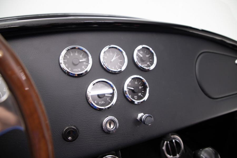 Панель приборов Shelby Cobra by Factory Five 2018 года  (фото 34 из 93)